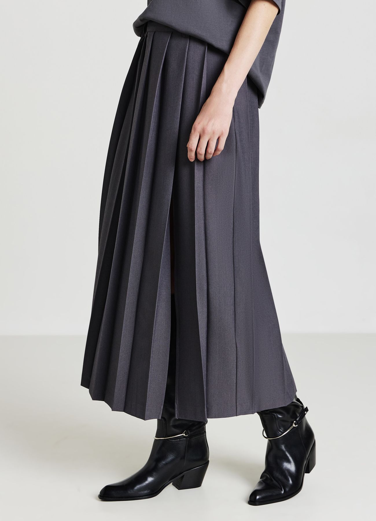 スカート helk SLIT PLEATED SKIRT (GRAY) スカート helk SLIT PLEATED SKIRT (GRAY) スカート helk SLIT